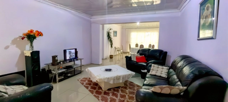 Bedroom Property for Sale in Debonair Park Gauteng