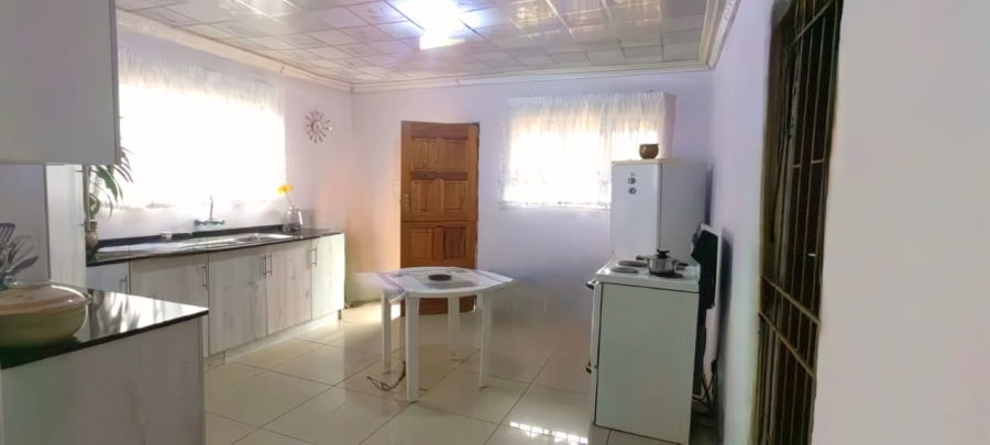  Bedroom Property for Sale in Debonair Park Gauteng