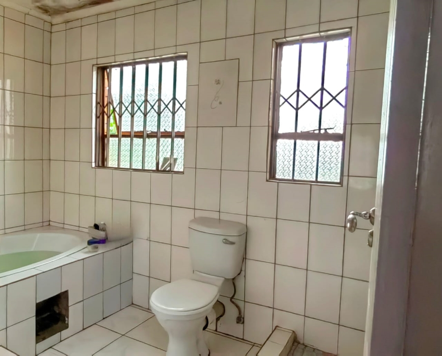  Bedroom Property for Sale in Debonair Park Gauteng