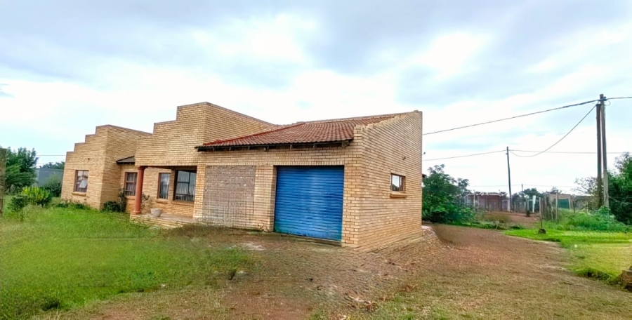  Bedroom Property for Sale in Debonair Park Gauteng