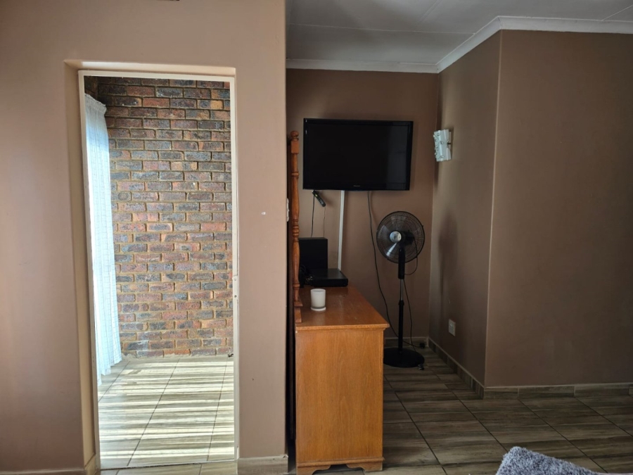 2 Bedroom Property for Sale in Dayanglen Gauteng