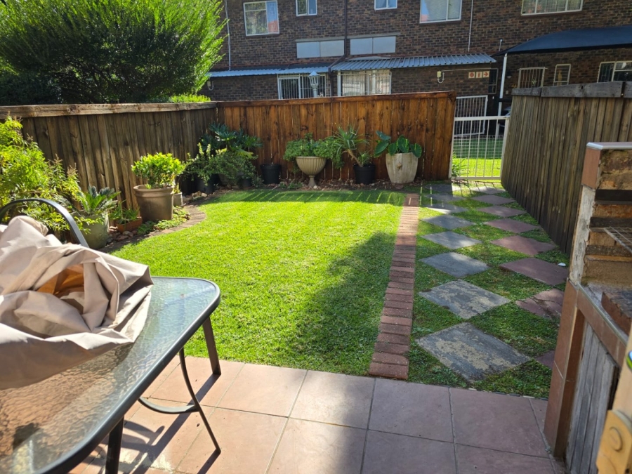 2 Bedroom Property for Sale in Dayanglen Gauteng