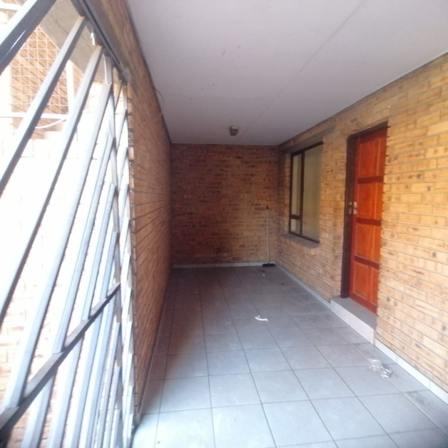 To Let 2 Bedroom Property for Rent in Klippoortje Gauteng