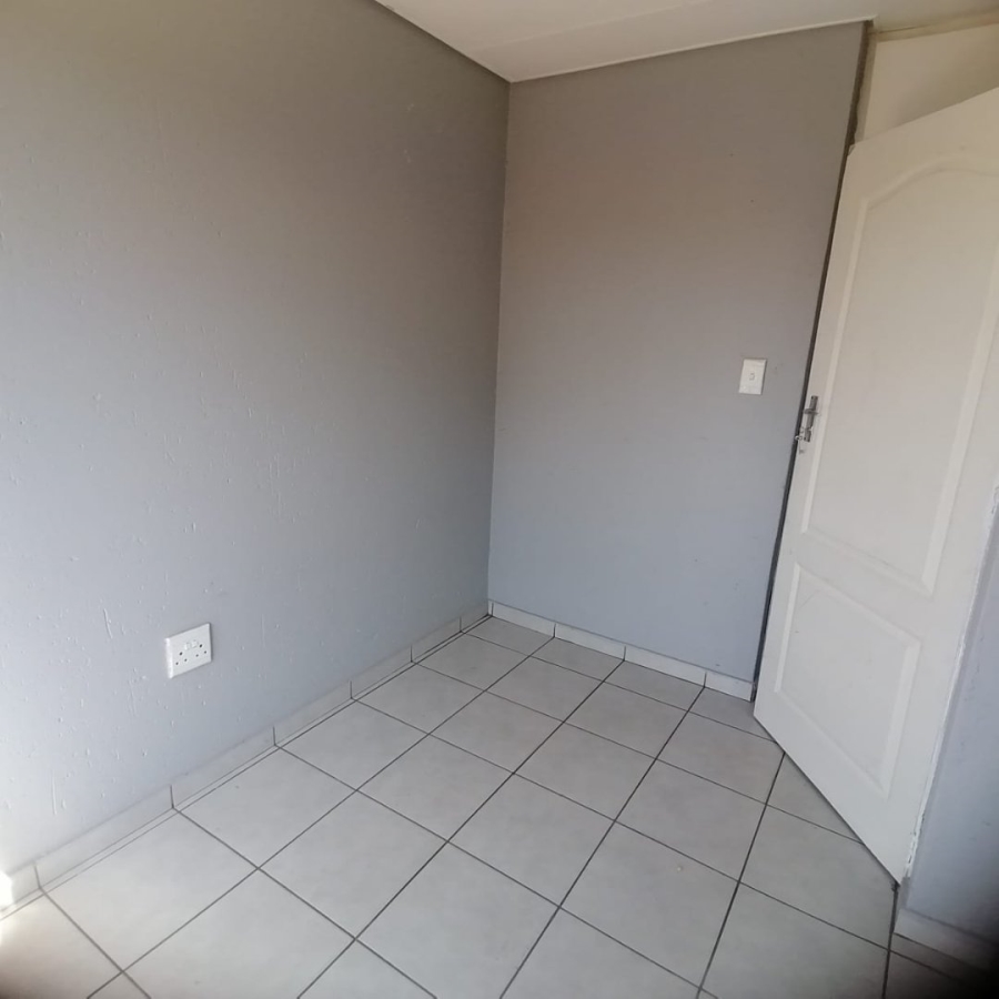 To Let 2 Bedroom Property for Rent in Klippoortje Gauteng