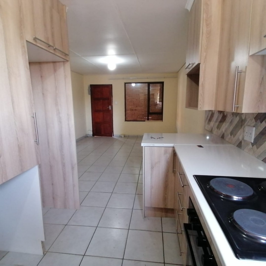 To Let 2 Bedroom Property for Rent in Klippoortje Gauteng