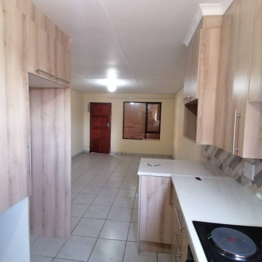 To Let 2 Bedroom Property for Rent in Klippoortje Gauteng