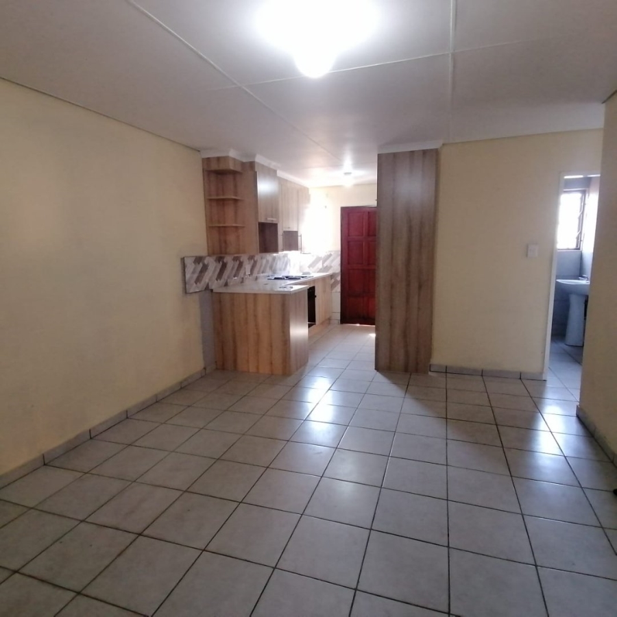 To Let 2 Bedroom Property for Rent in Klippoortje Gauteng