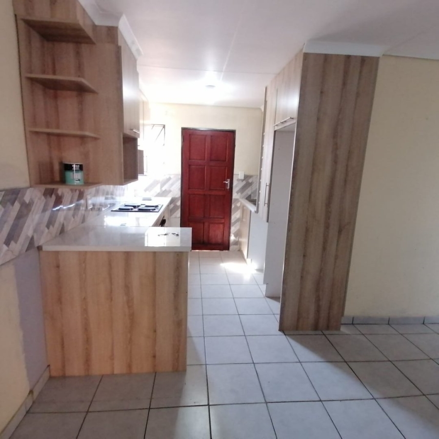 To Let 2 Bedroom Property for Rent in Klippoortje Gauteng