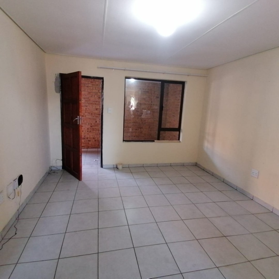 To Let 2 Bedroom Property for Rent in Klippoortje Gauteng
