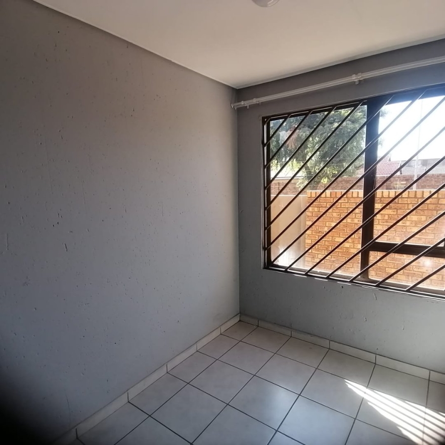 To Let 2 Bedroom Property for Rent in Klippoortje Gauteng