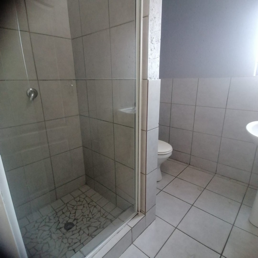 To Let 2 Bedroom Property for Rent in Klippoortje Gauteng