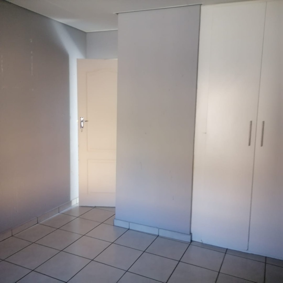 To Let 2 Bedroom Property for Rent in Klippoortje Gauteng