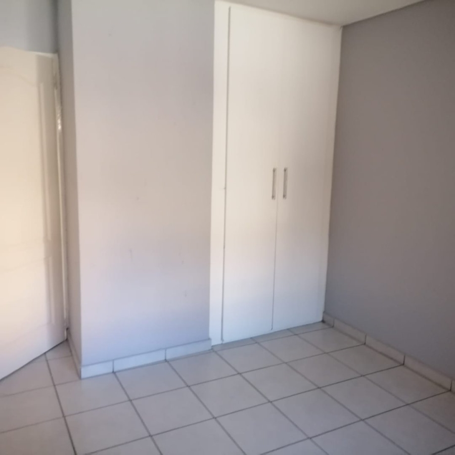 To Let 2 Bedroom Property for Rent in Klippoortje Gauteng