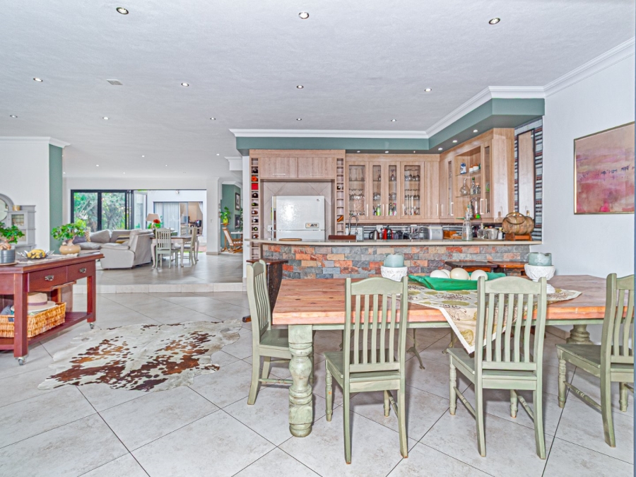 5 Bedroom Property for Sale in Copperleaf Estate Gauteng
