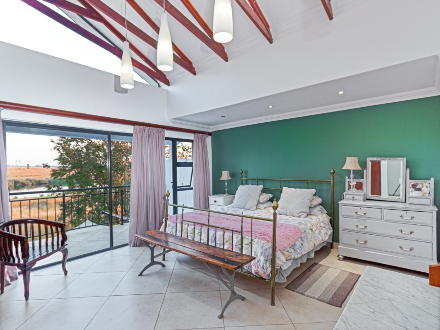 5 Bedroom Property for Sale in Copperleaf Estate Gauteng