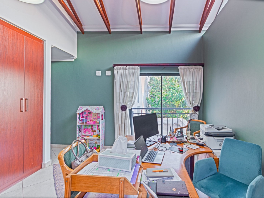 5 Bedroom Property for Sale in Copperleaf Estate Gauteng