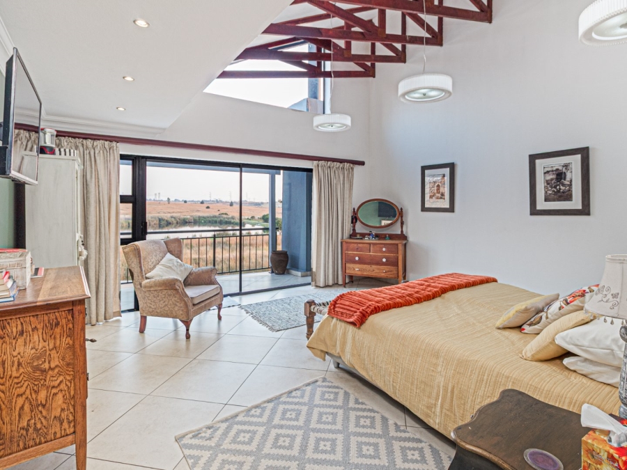 5 Bedroom Property for Sale in Copperleaf Estate Gauteng