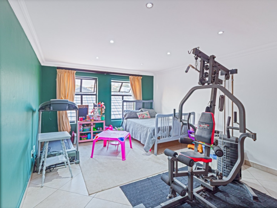 5 Bedroom Property for Sale in Copperleaf Estate Gauteng