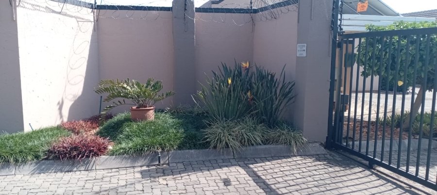 2 Bedroom Property for Sale in Annlin Gauteng