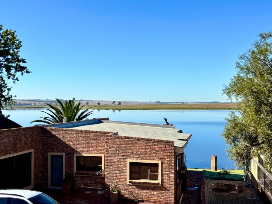 4 Bedroom Property for Sale in Bronkhorstbaai Gauteng
