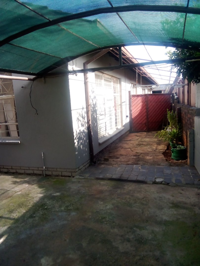  Bedroom Property for Sale in Sophiatown Gauteng