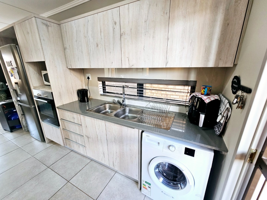 3 Bedroom Property for Sale in Amberfield Gauteng