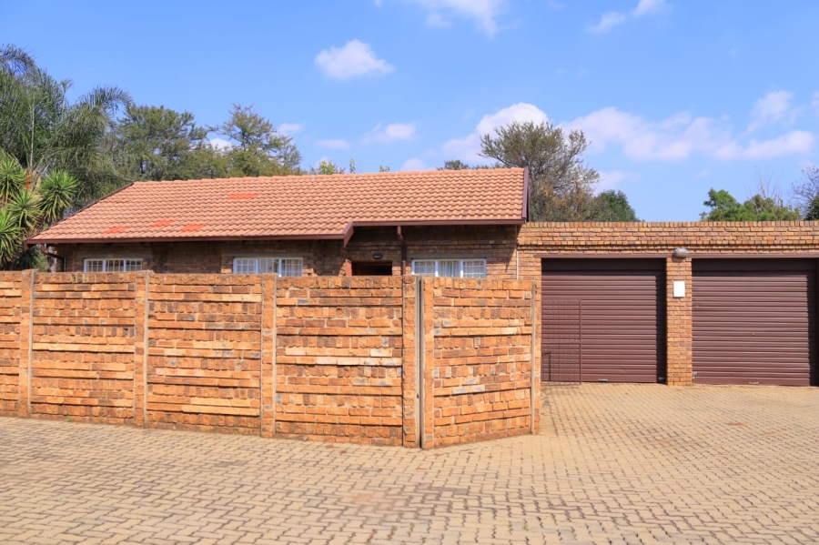 To Let 2 Bedroom Property for Rent in Rooihuiskraal Gauteng