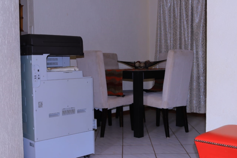To Let 2 Bedroom Property for Rent in Rooihuiskraal Gauteng