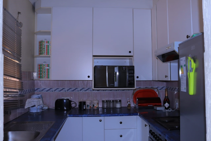 To Let 2 Bedroom Property for Rent in Rooihuiskraal Gauteng