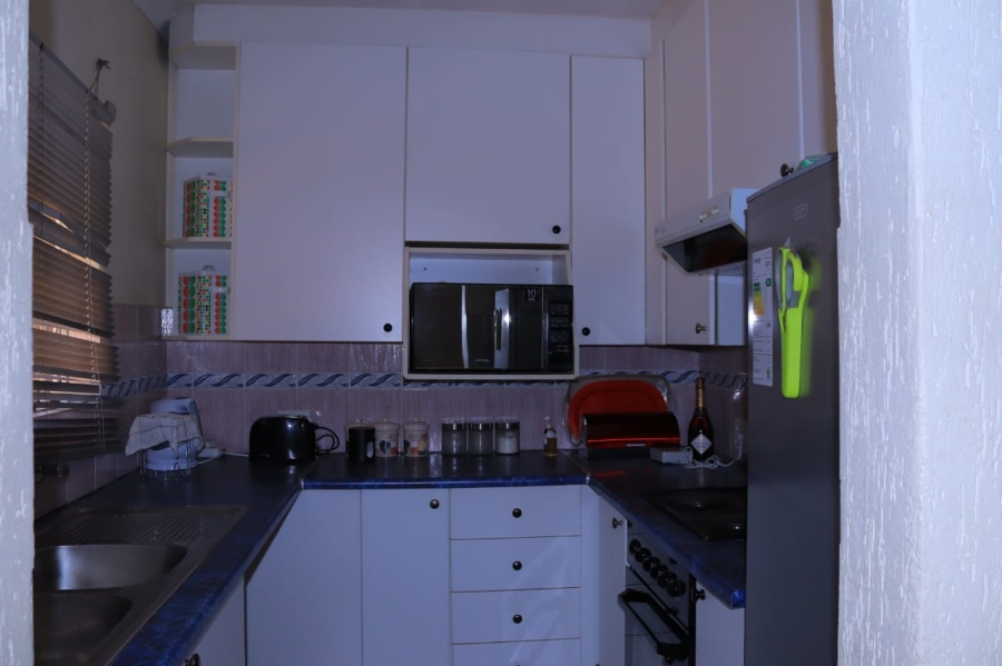 To Let 2 Bedroom Property for Rent in Rooihuiskraal Gauteng
