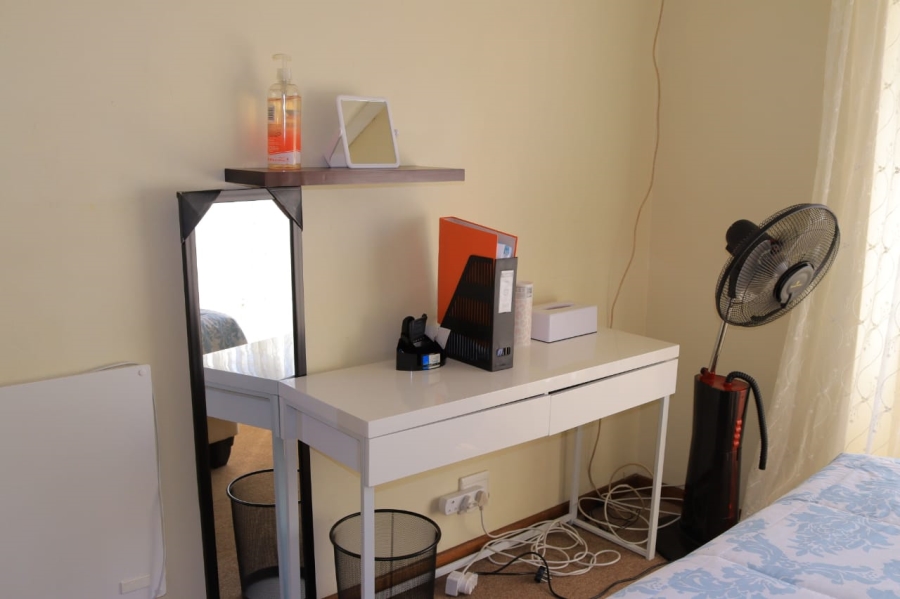 To Let 2 Bedroom Property for Rent in Rooihuiskraal Gauteng