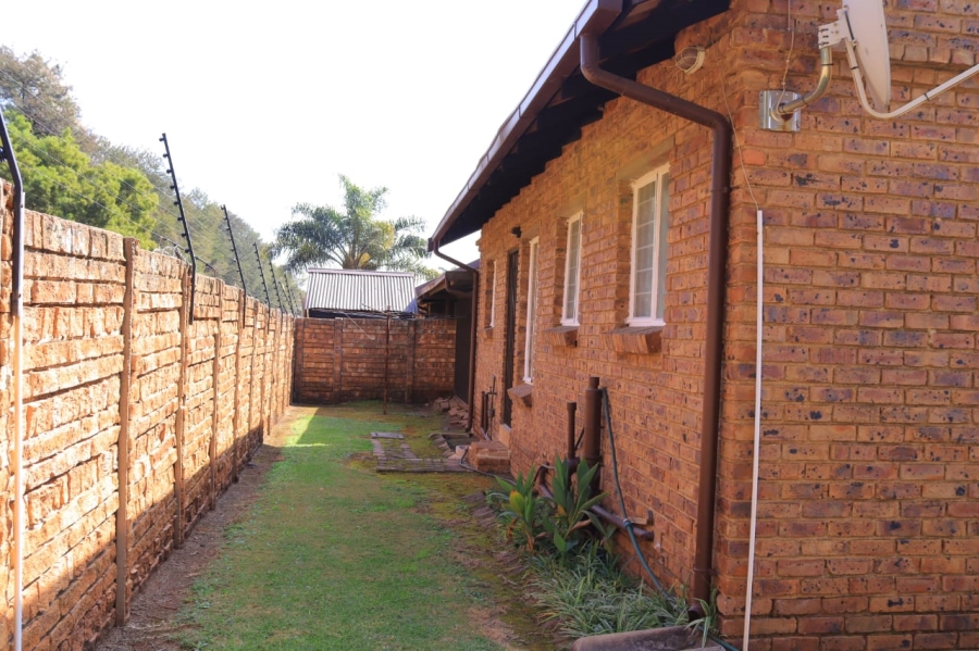 To Let 2 Bedroom Property for Rent in Rooihuiskraal Gauteng