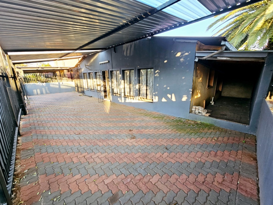4 Bedroom Property for Sale in Laudium Gauteng