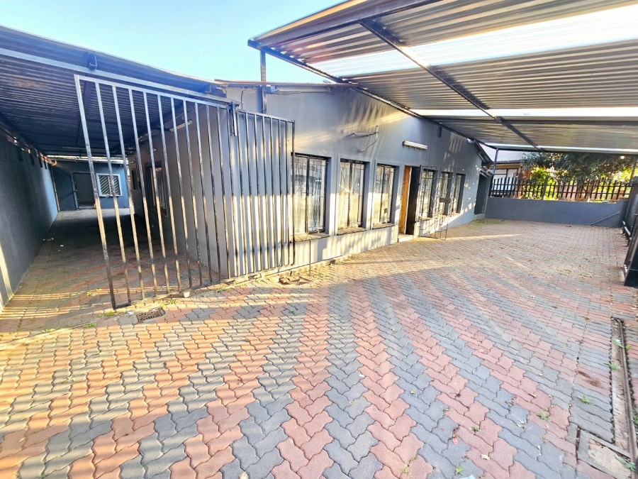4 Bedroom Property for Sale in Laudium Gauteng