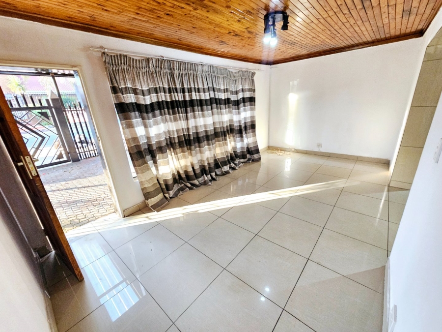 4 Bedroom Property for Sale in Laudium Gauteng