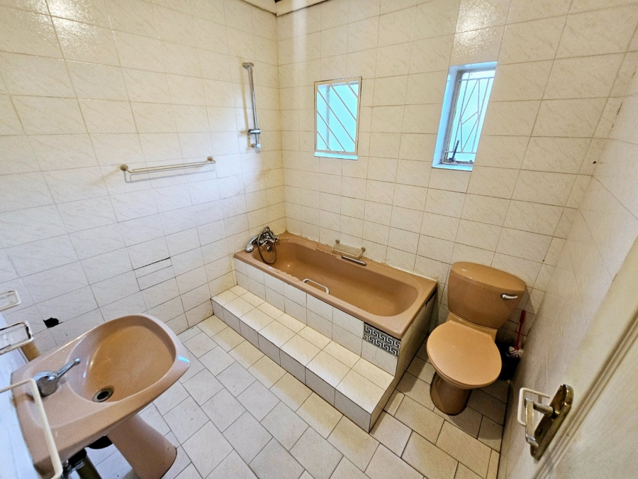 4 Bedroom Property for Sale in Laudium Gauteng