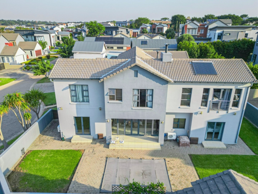 5 Bedroom Property for Sale in Copperleaf Estate Gauteng