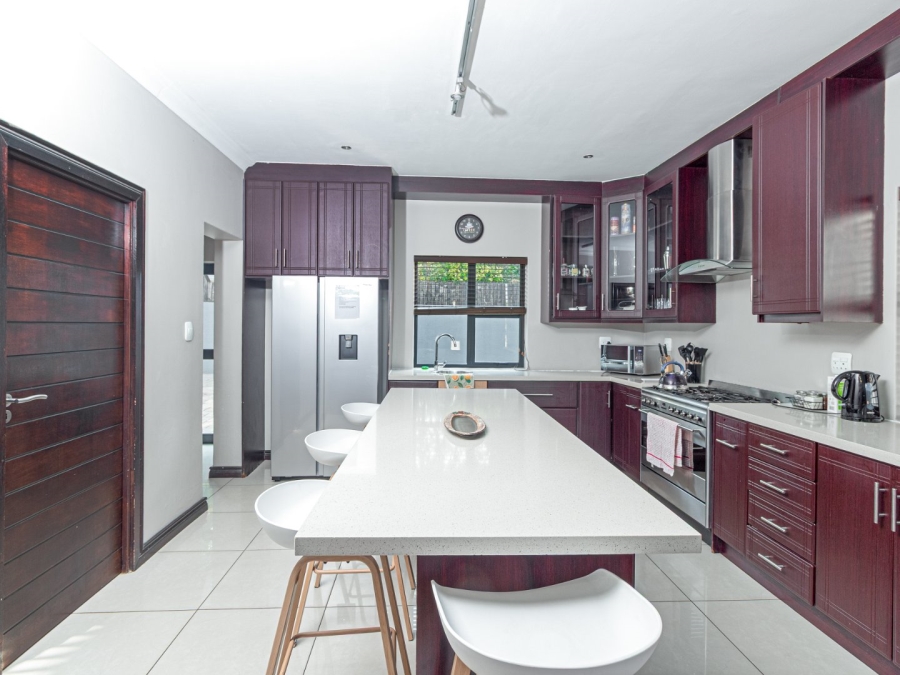 5 Bedroom Property for Sale in Copperleaf Estate Gauteng