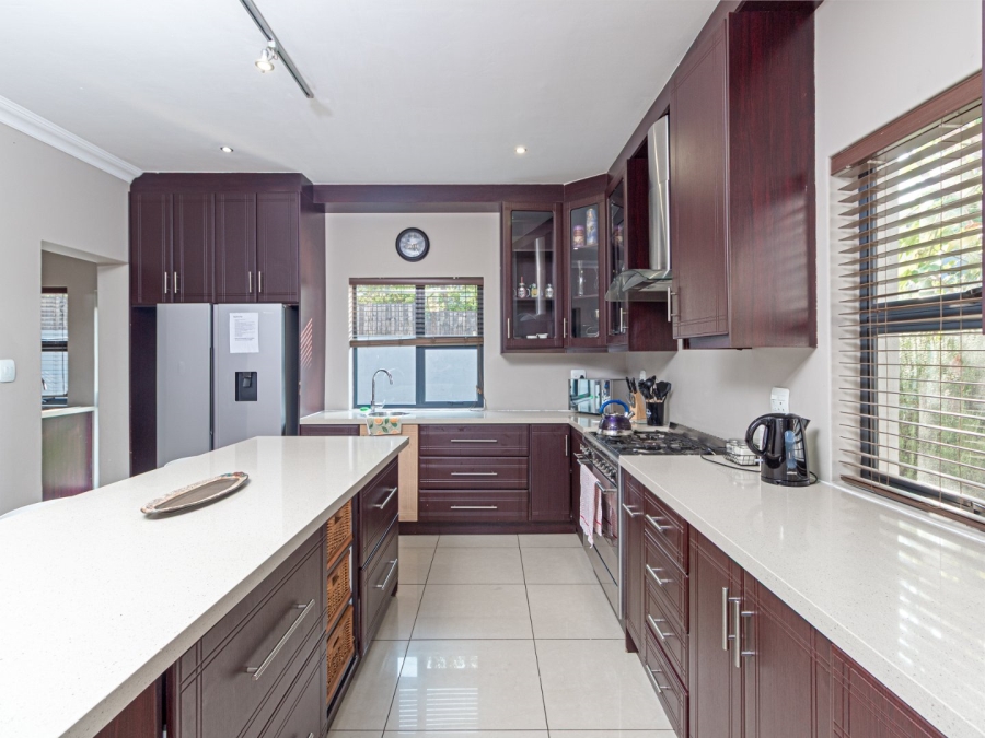 5 Bedroom Property for Sale in Copperleaf Estate Gauteng