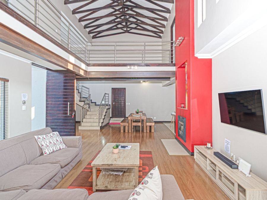 5 Bedroom Property for Sale in Copperleaf Estate Gauteng