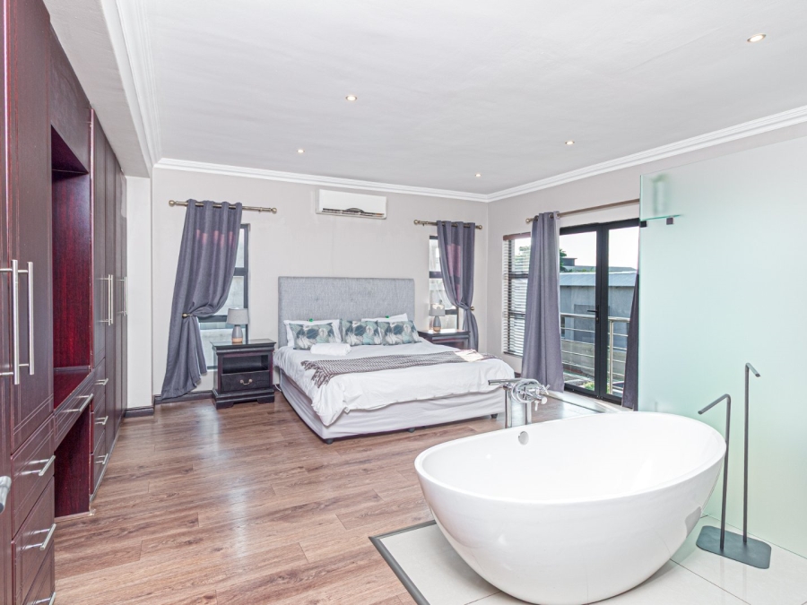 5 Bedroom Property for Sale in Copperleaf Estate Gauteng
