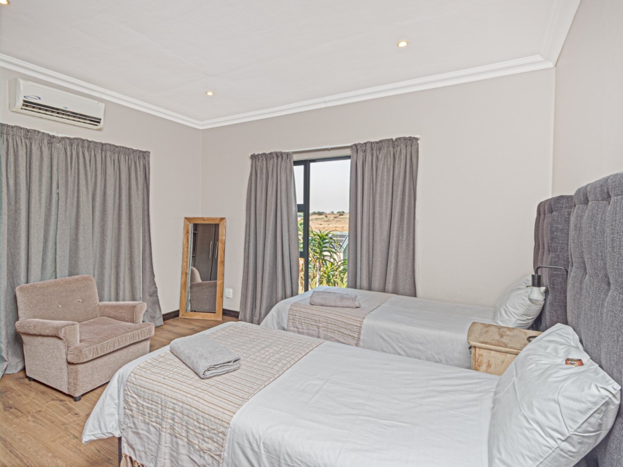 5 Bedroom Property for Sale in Copperleaf Estate Gauteng