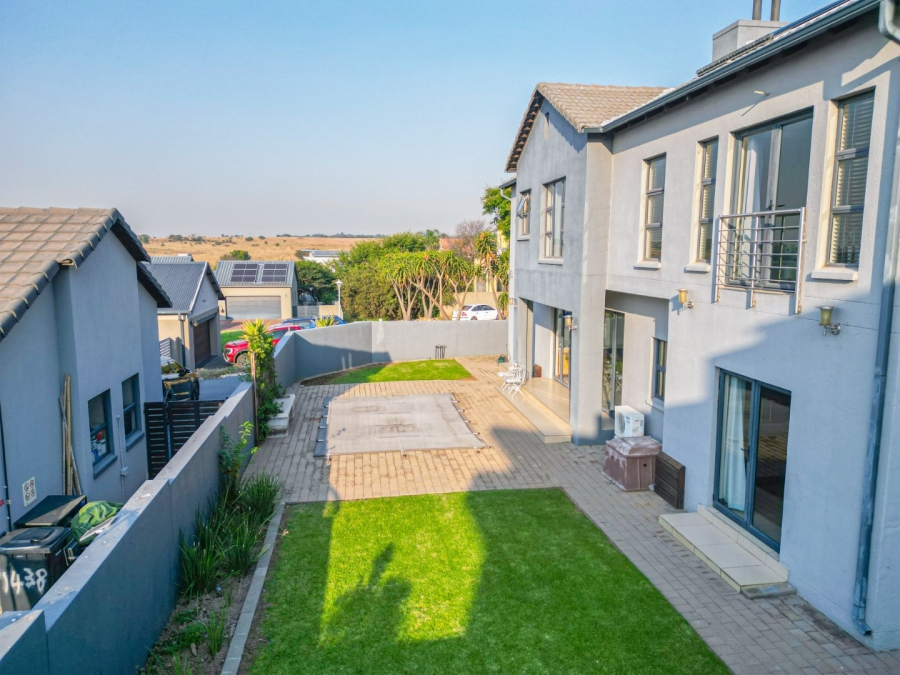 5 Bedroom Property for Sale in Copperleaf Estate Gauteng