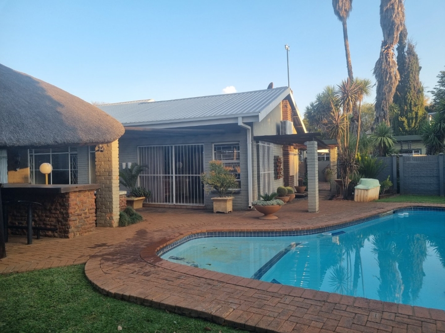 4 Bedroom Property for Sale in Vanderbijlpark SW 5 Gauteng