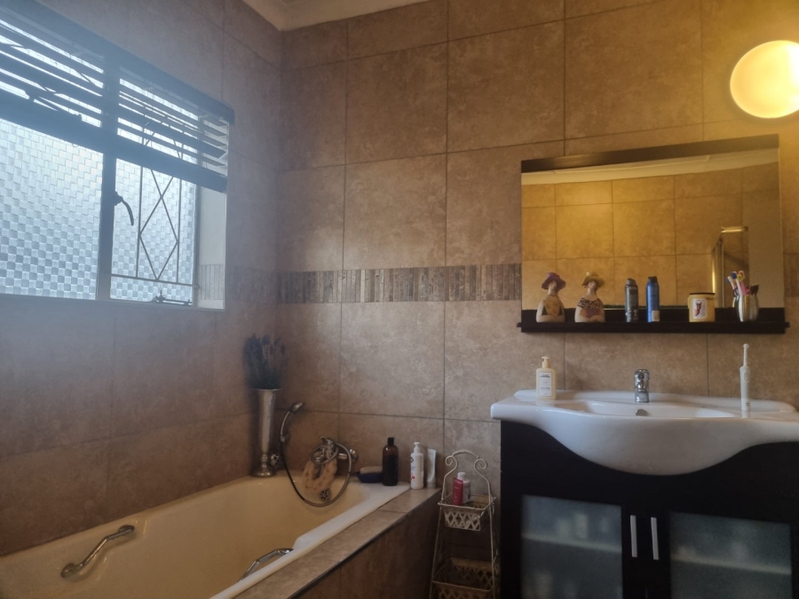 4 Bedroom Property for Sale in Vanderbijlpark SW 5 Gauteng
