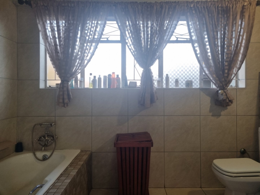 4 Bedroom Property for Sale in Vanderbijlpark SW 5 Gauteng