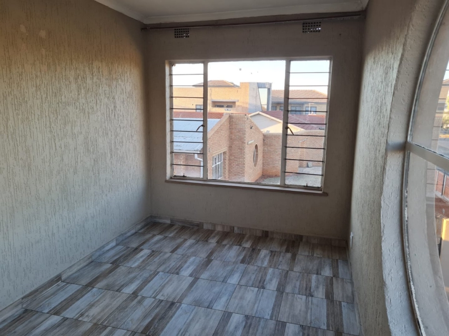 To Let 3 Bedroom Property for Rent in Lenasia Ext 7 Gauteng