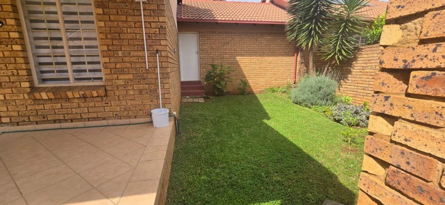 2 Bedroom Property for Sale in Magalieskruin Gauteng