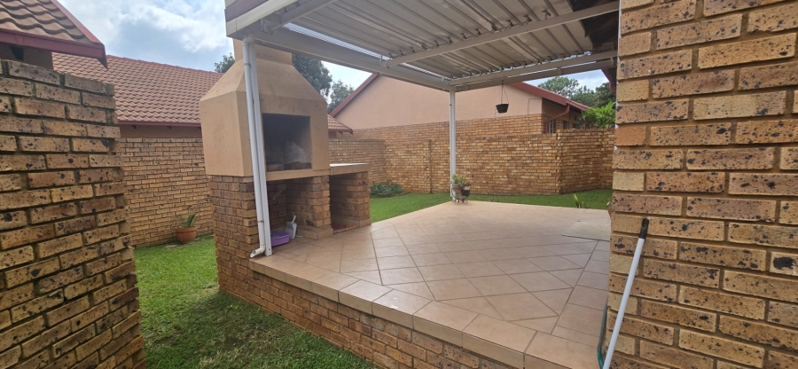 2 Bedroom Property for Sale in Magalieskruin Gauteng