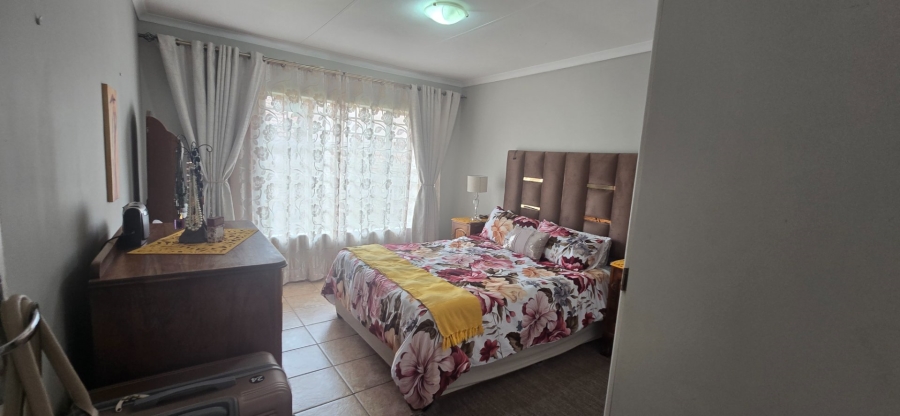 2 Bedroom Property for Sale in Magalieskruin Gauteng